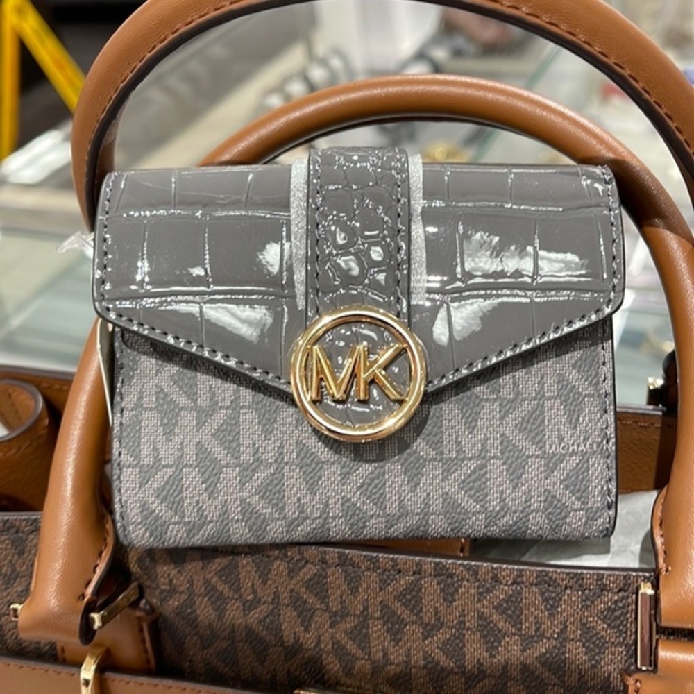 MICHAEL KORS CARMEN MEDIUM FLAP LOGO AND FAUX LEATHER WALLET 
HEATHER GREY MULTI